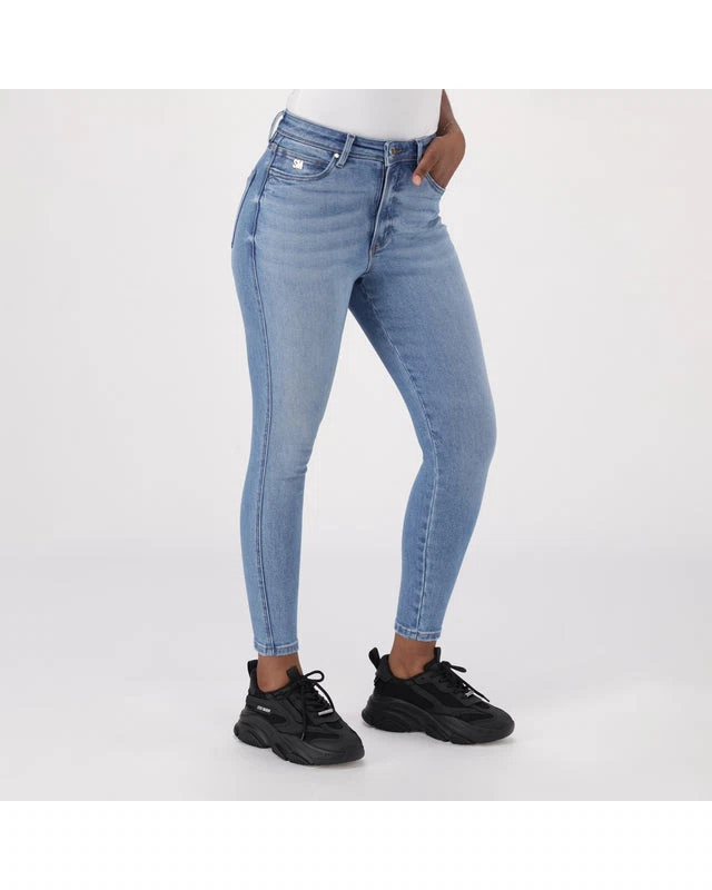 ZOE CONTOUR CURVY MID WASH SKINNY